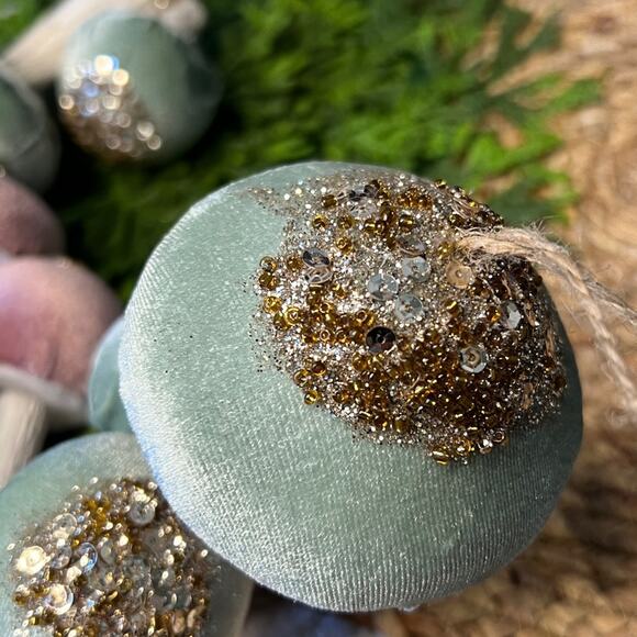 Lot of 4 Velvet Mushroom Ornaments in Pink & Green metallic silver gold glitter - Picture 10 of 13